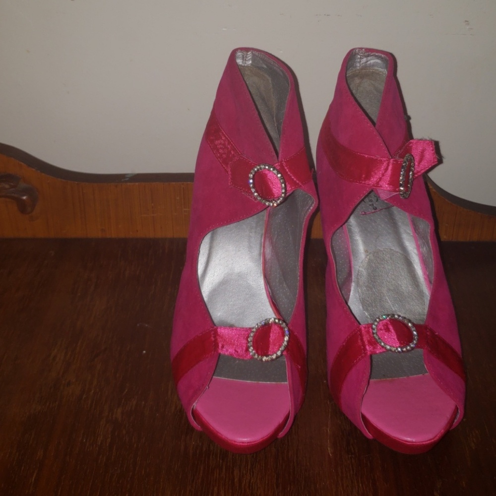 Fuchsia boots